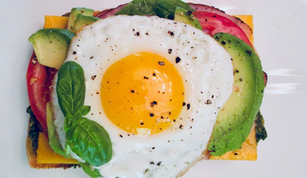 OPEN-FACED EGG, AVOCADO AND TOMATO SANDWICH, Easy Healthy Breakfast Ideas for Weight Loss